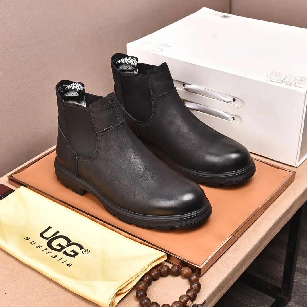 Men's shoes 💰640 (full genuine wool lining, 10% off for fake ones) Please pay attention to the quality of the original item and compare the thickness of the wool 🏮🏮 Popular UGG men's shoes from Australia's warm luxury brand, the official website is synchronized, Beckham men's style..., made of imported first-layer waxed cowhide, waxed toe cap, Australian real wool velvet lining Carefully sewn...Imported rubber Martin boots outsole (comfortable, soft and wear-resistant). I really like the quality..Exquisite workmanship. You can't put it down at first sight. Size 39-44
